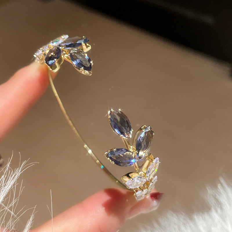 Wholesale Sparkling crystal leaf studded diamond opening bracelet