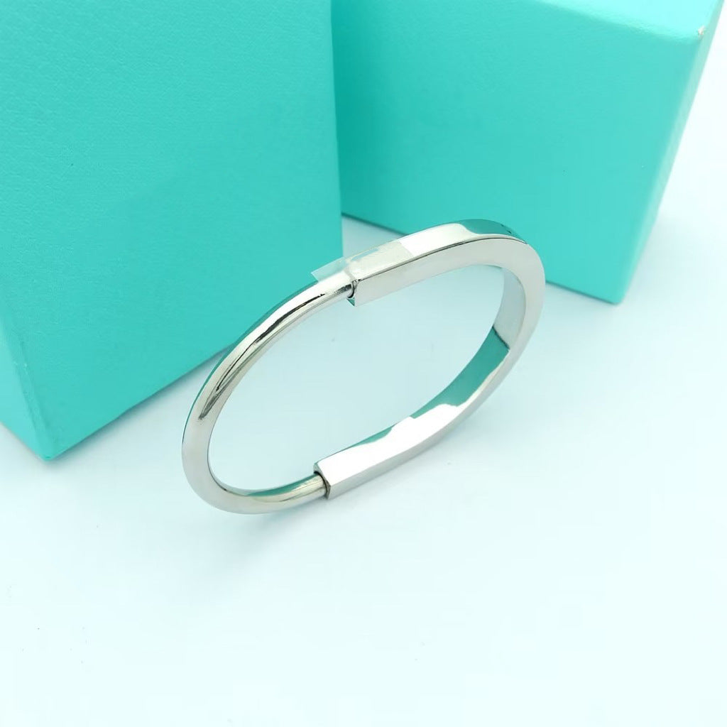 Wholesale Horseshoe Shaped Open Stainless Steel Bracelets