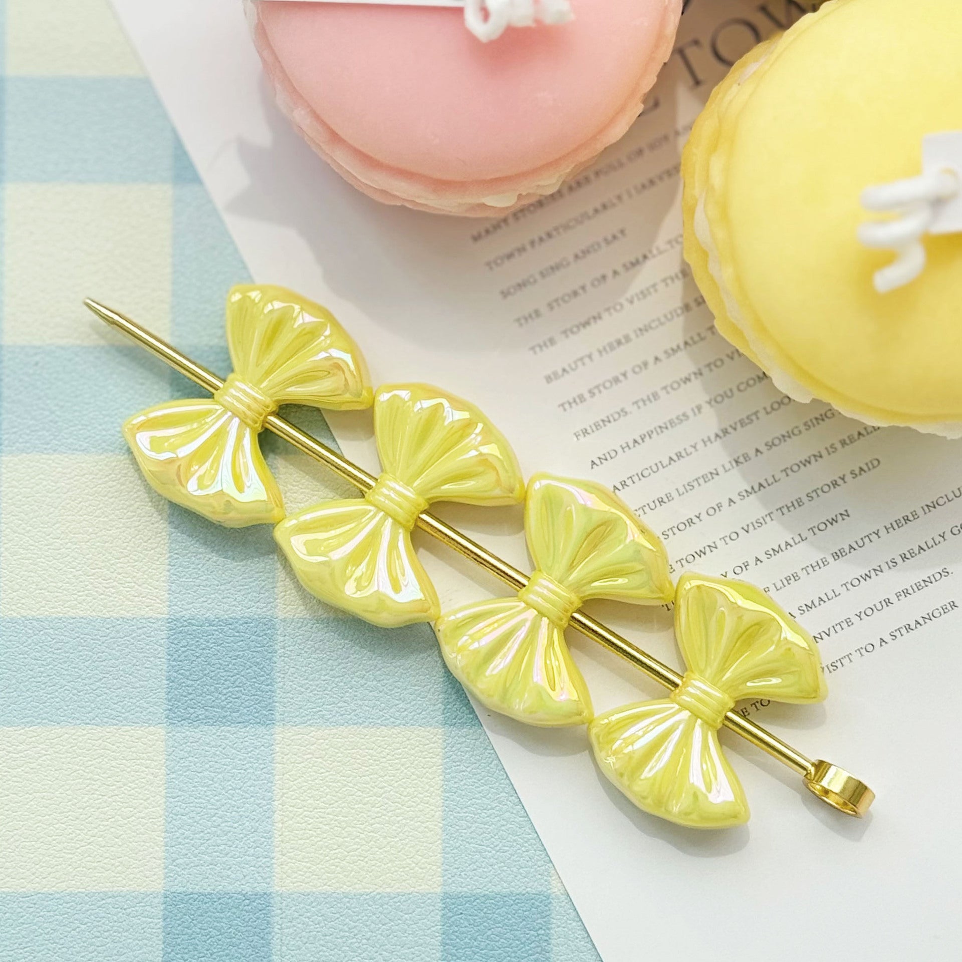 Wholesale 10pcs  Colored bow tie Acrylic Beads