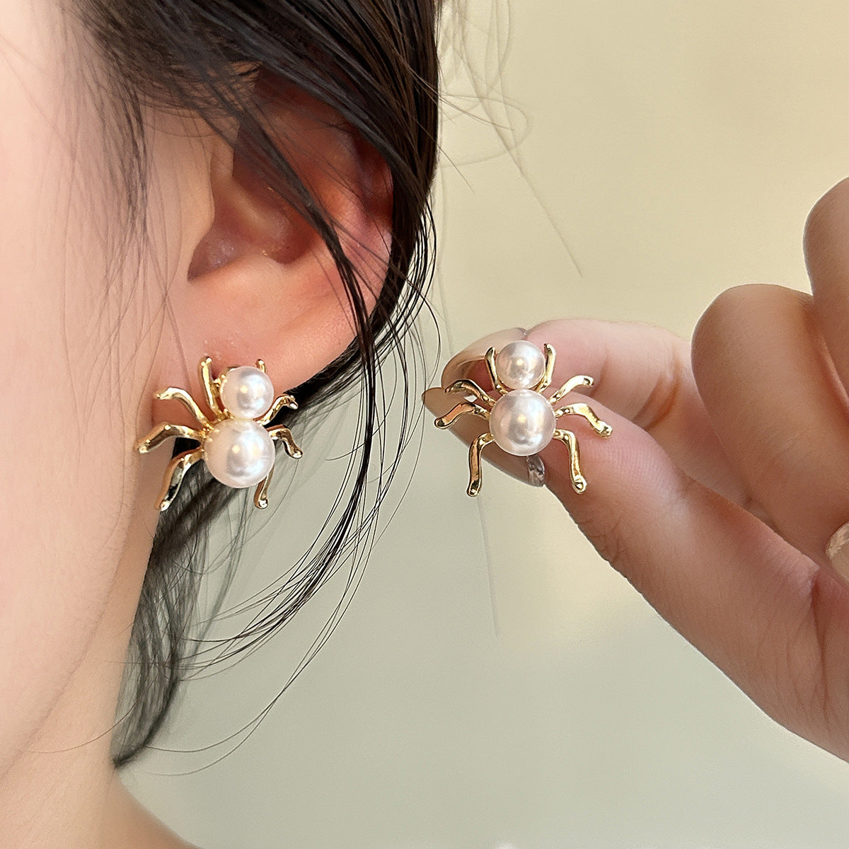 Wholesale Small fresh three-dimensional flower earrings