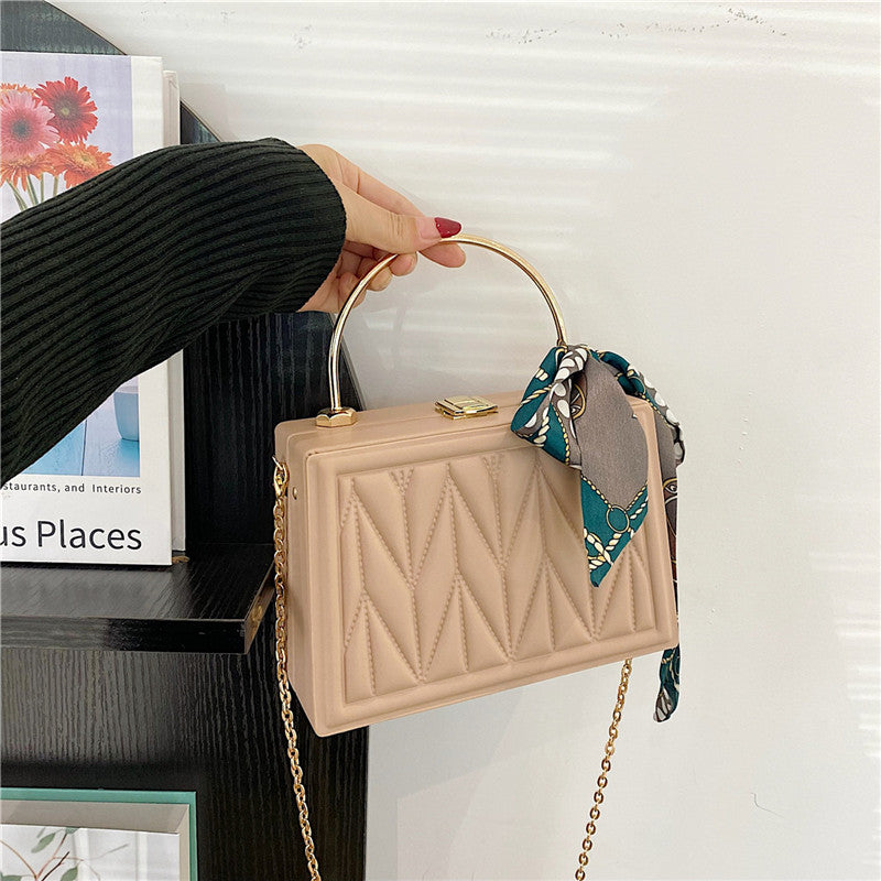 Wholesale Acrylic Hard Shell Diamond Patterned Steel Wire Chain Crossbody Box Handbag