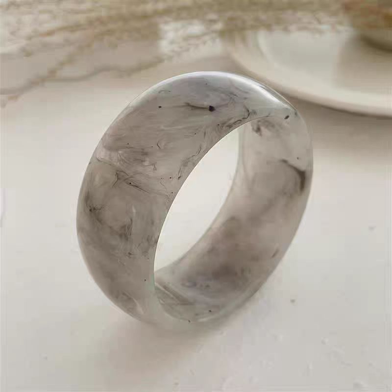 Wholesale Fashion Gradient Semi Transparent Acrylic Popular Round Wide Face Resin Bracelet