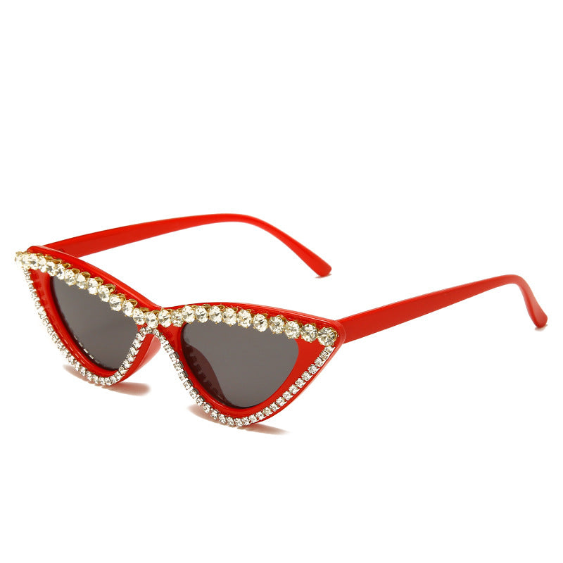 Wholesale Retro Triangle Exaggerated Cat-eye Sunglasses with Diamonds