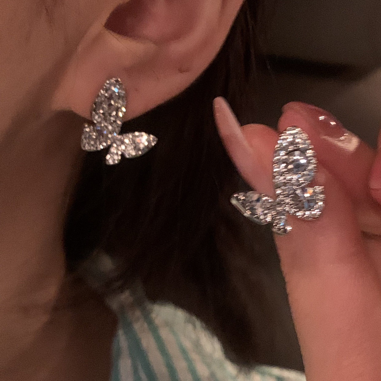 Wholesale Women's shiny butterfly clip earrings with full diamonds