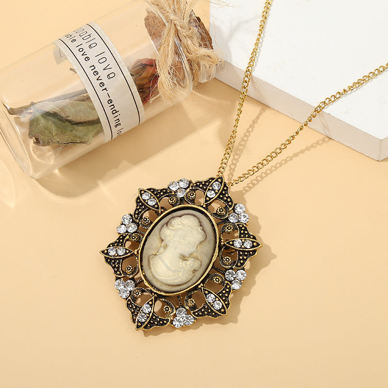 Wholesale Vintage Statue Hollow Pendant Alloy Diamond Necklace