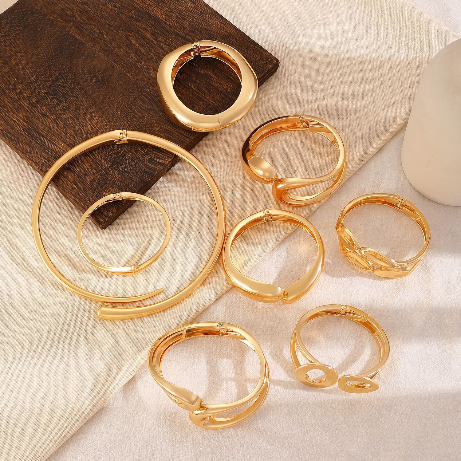 Wholesale suit Golden Glow Irregular Bracelet