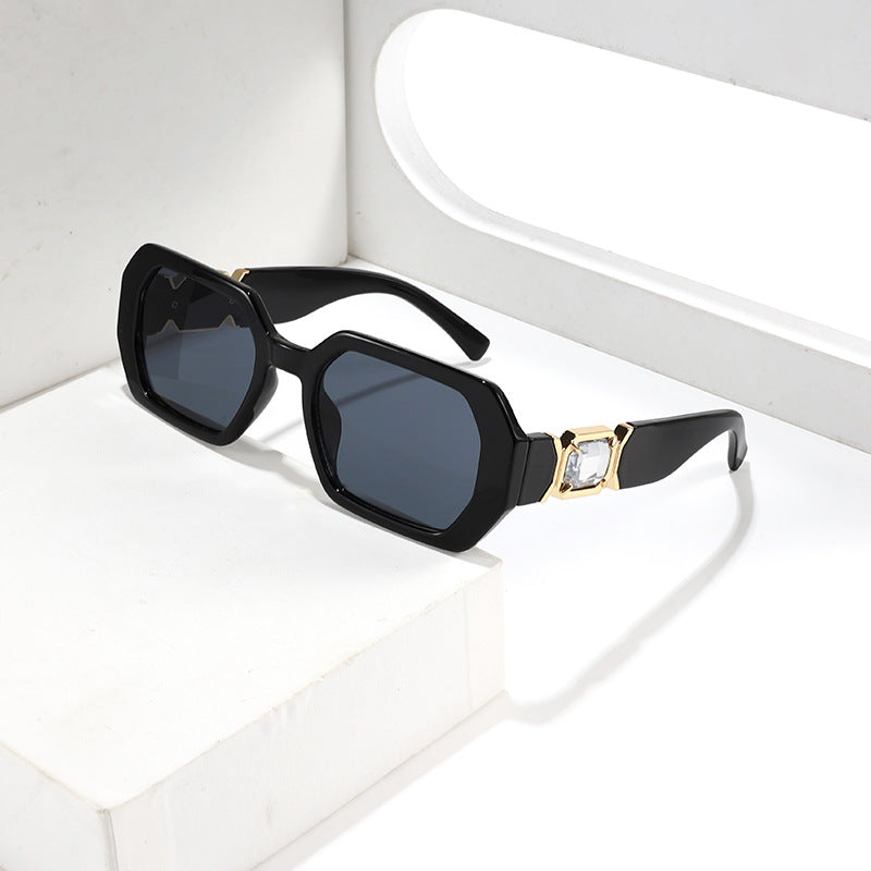 Wholesale  Women' s Ocean Ribbon Diamond Sunglasses Fashion Box Party Sunglasses