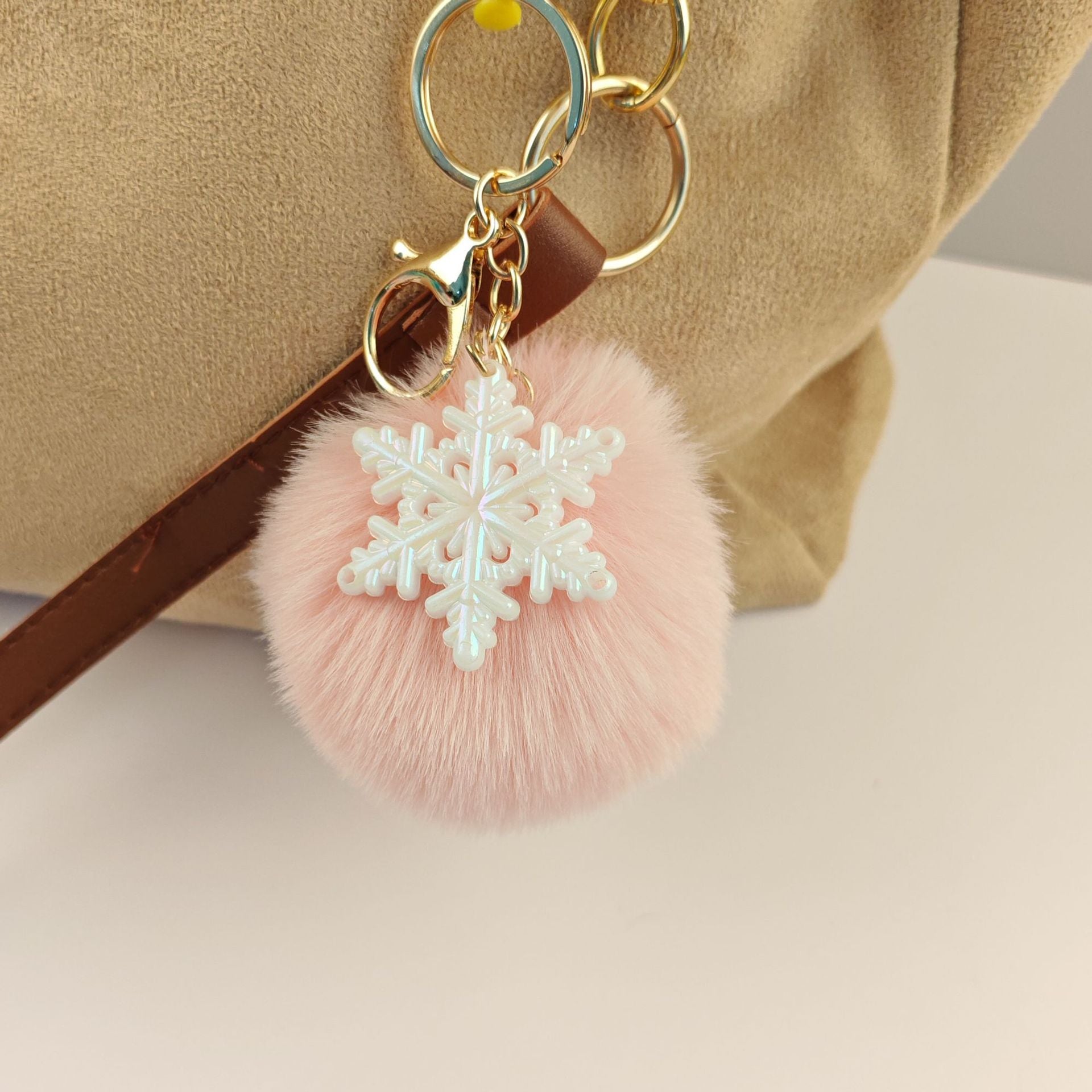 Wholesale Snowflake fur ball keychain