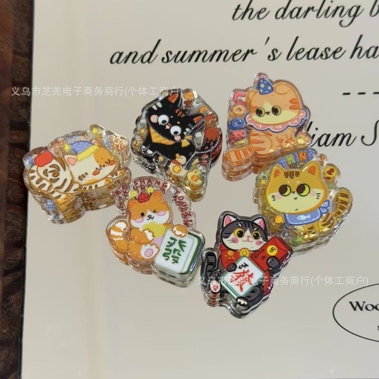 Wholesale 10pcs Embossed cartoon lucky cat acrylic beads