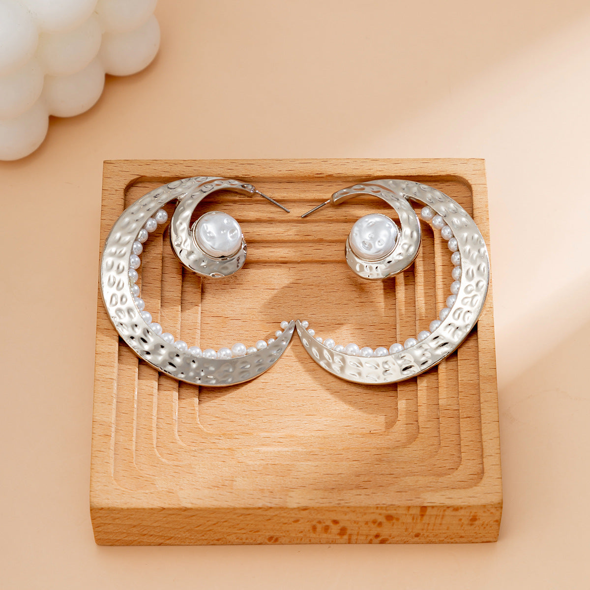 Wholesale Meniscus Vintage Alloy Imitation Pearl Earrings