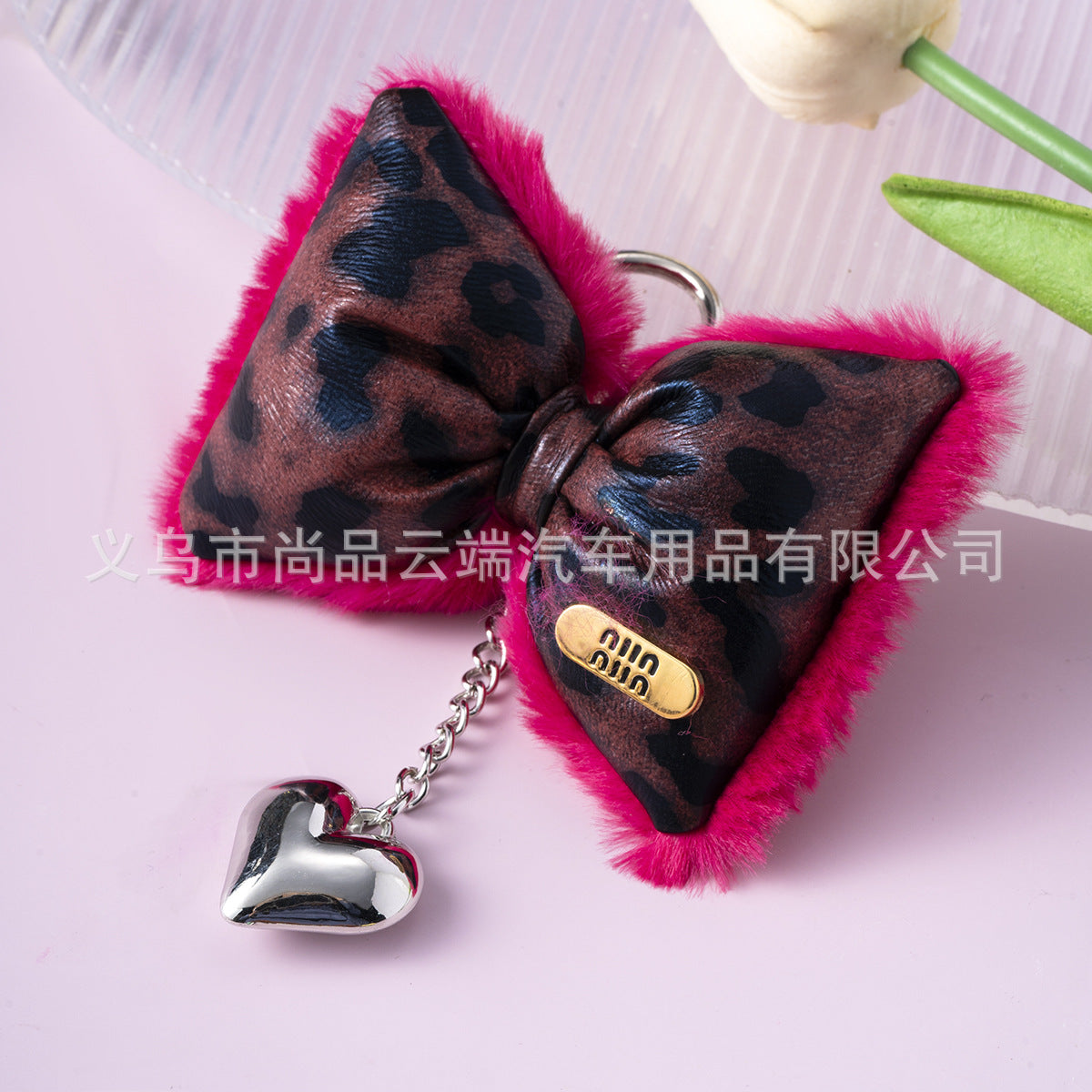 Wholesale ins light luxury leopard leather cotton-filled bow heart keychain niche design hot girl sweet cool mobile phone chain