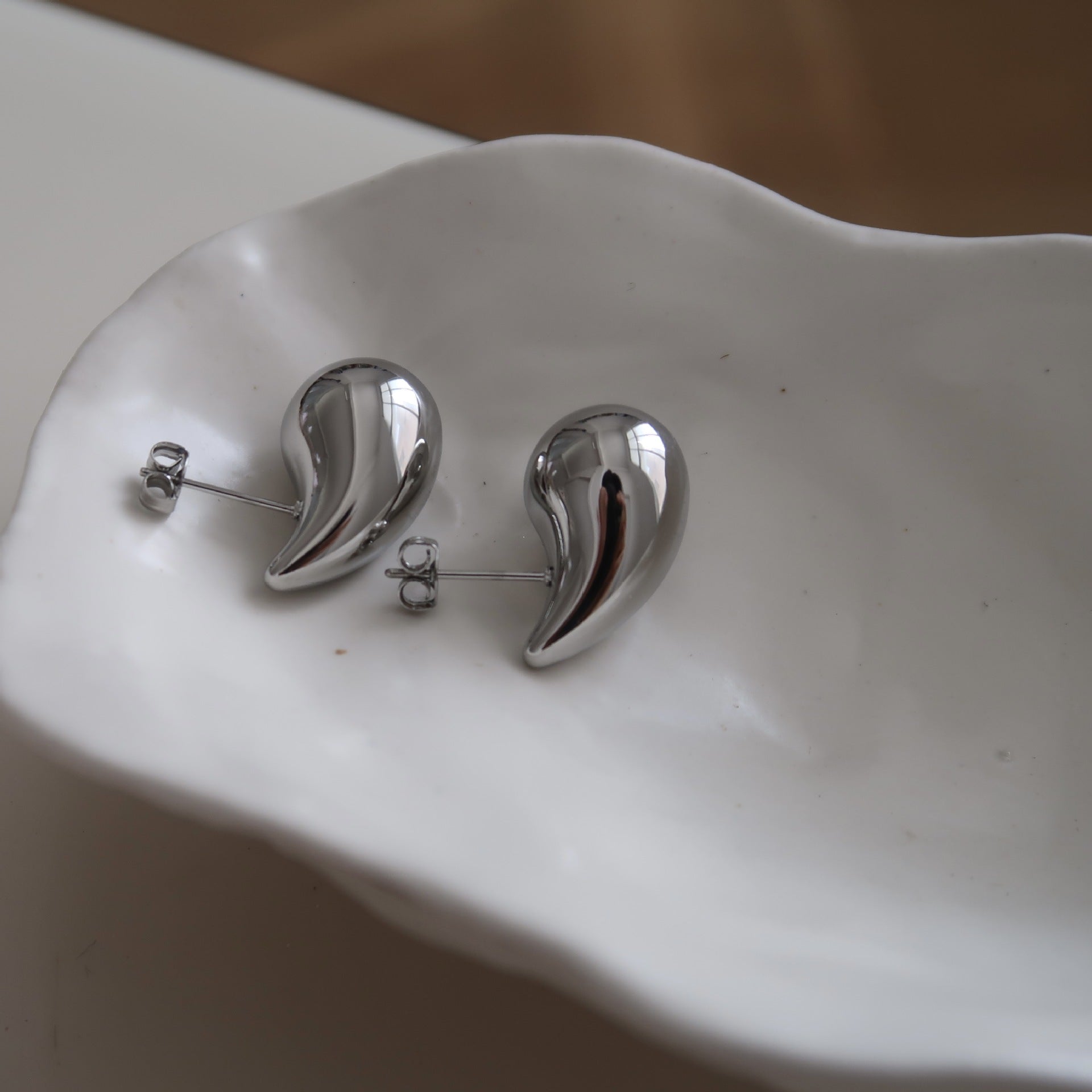 Wholesale 18k Gold Drop Plated Glossy Hollow Earrings