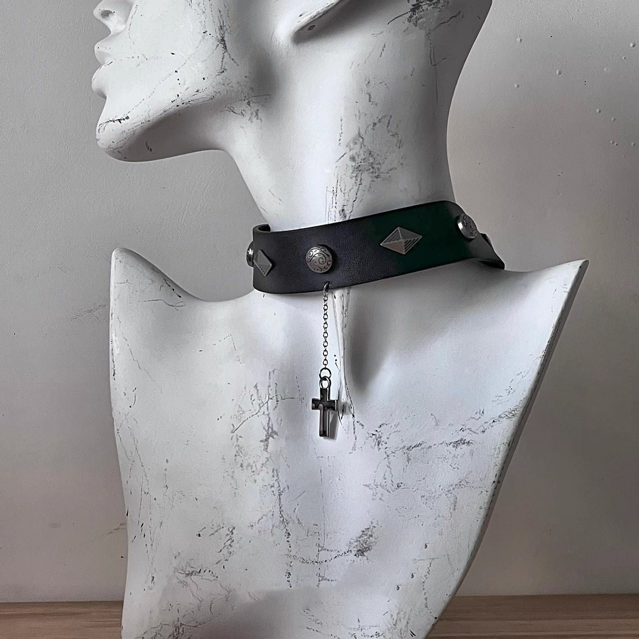 Wholesale Vintage Maillard Collar Plush Sunflower Pendant Necklace