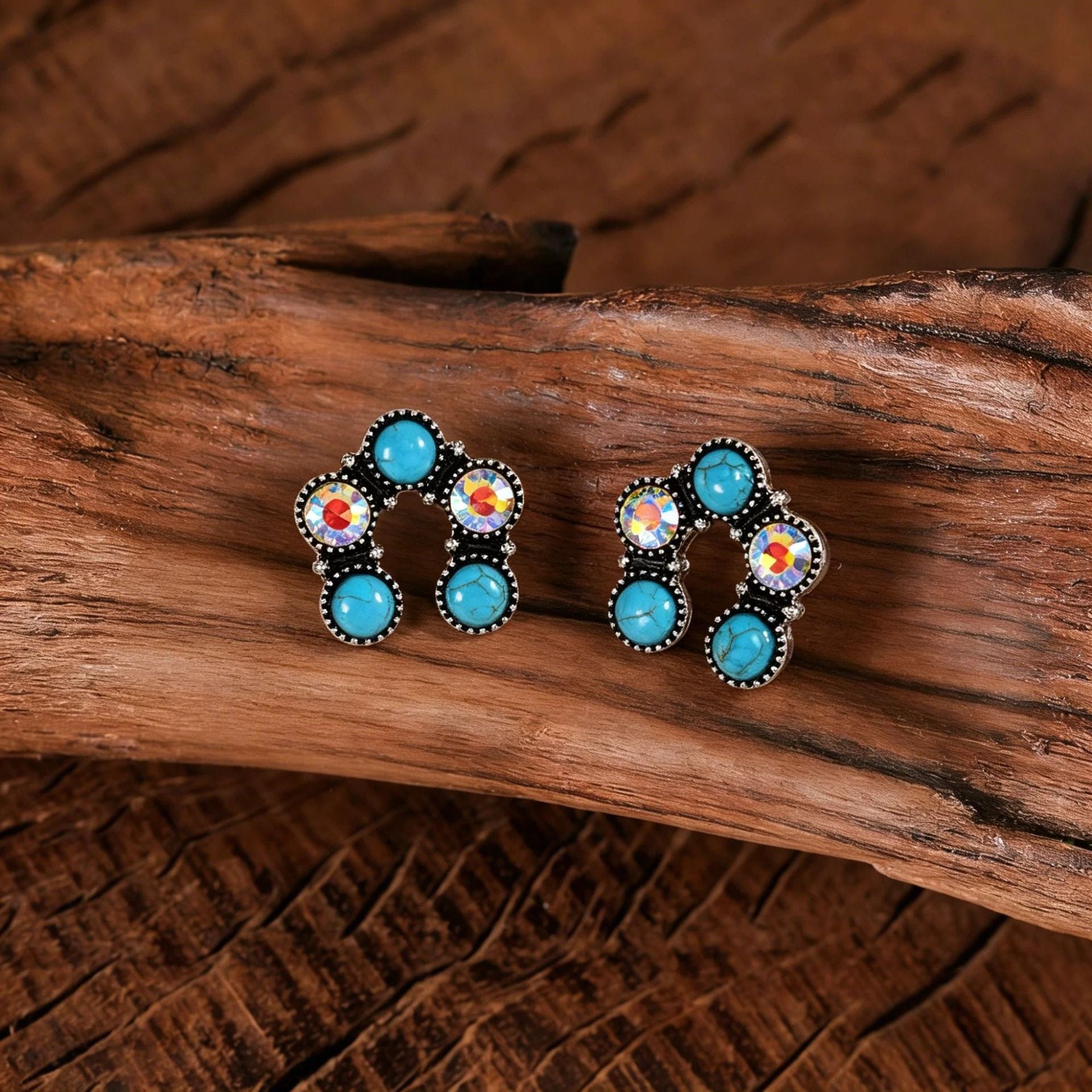 Wholesale Bohemian Ethnic Blue Cow Horn Earrings For Women Turquoise Inlay Stud Earrings Zinc Alloy Fashion Jewelry Accessory Party Gift