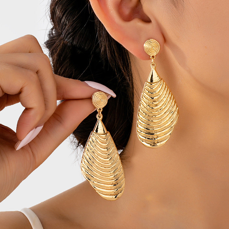 Wholesale Shell Wave Pattern Vintage Women S Alloy Earrings Trendy Chic Party Jewelry Accessory For Gift