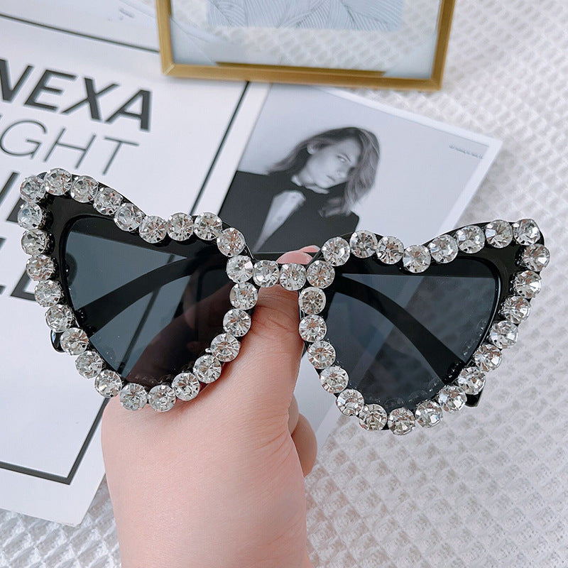 Wholesale Love Fashion Heart Shape Diamond Sunglasses
