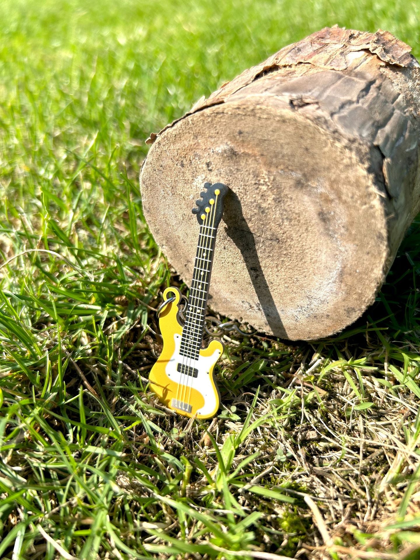 Llavero de guitarra en estampado de color de acero inoxidable al por mayor