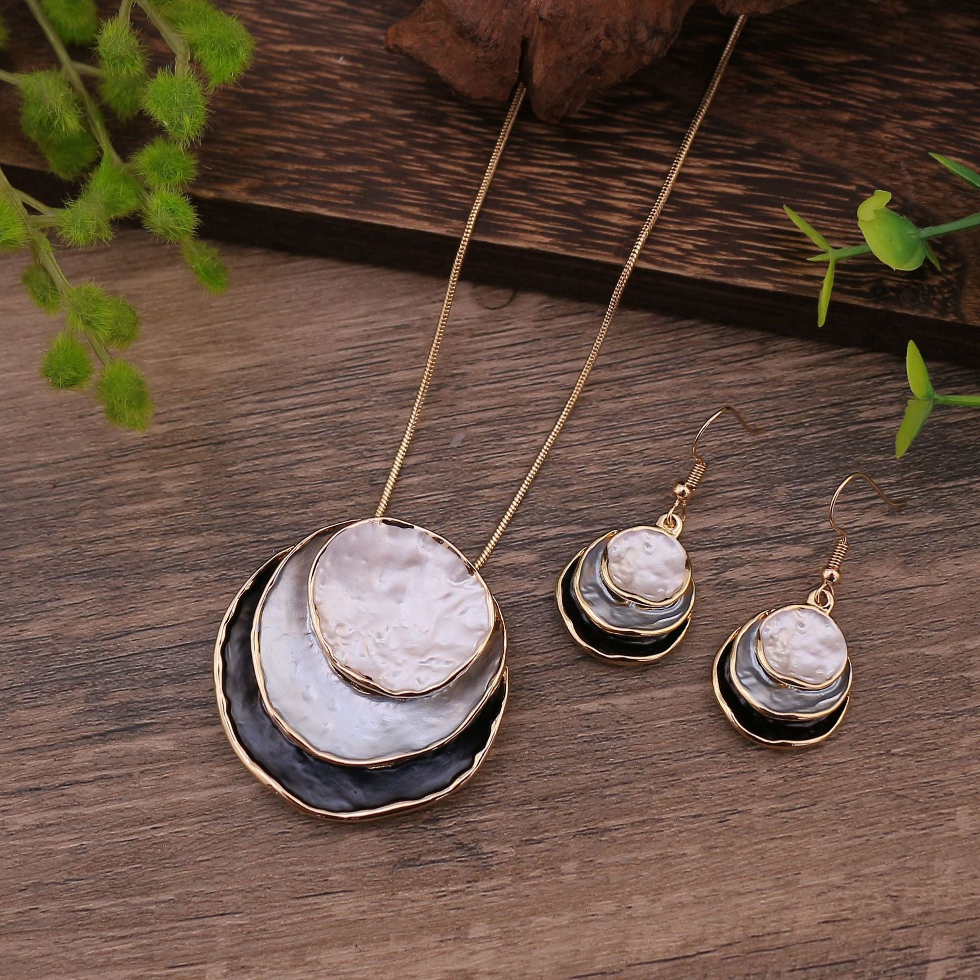 Wholesale Zinc Alloy Color Painting Oil Three-layer Ring Hollow Necklace Earring Set