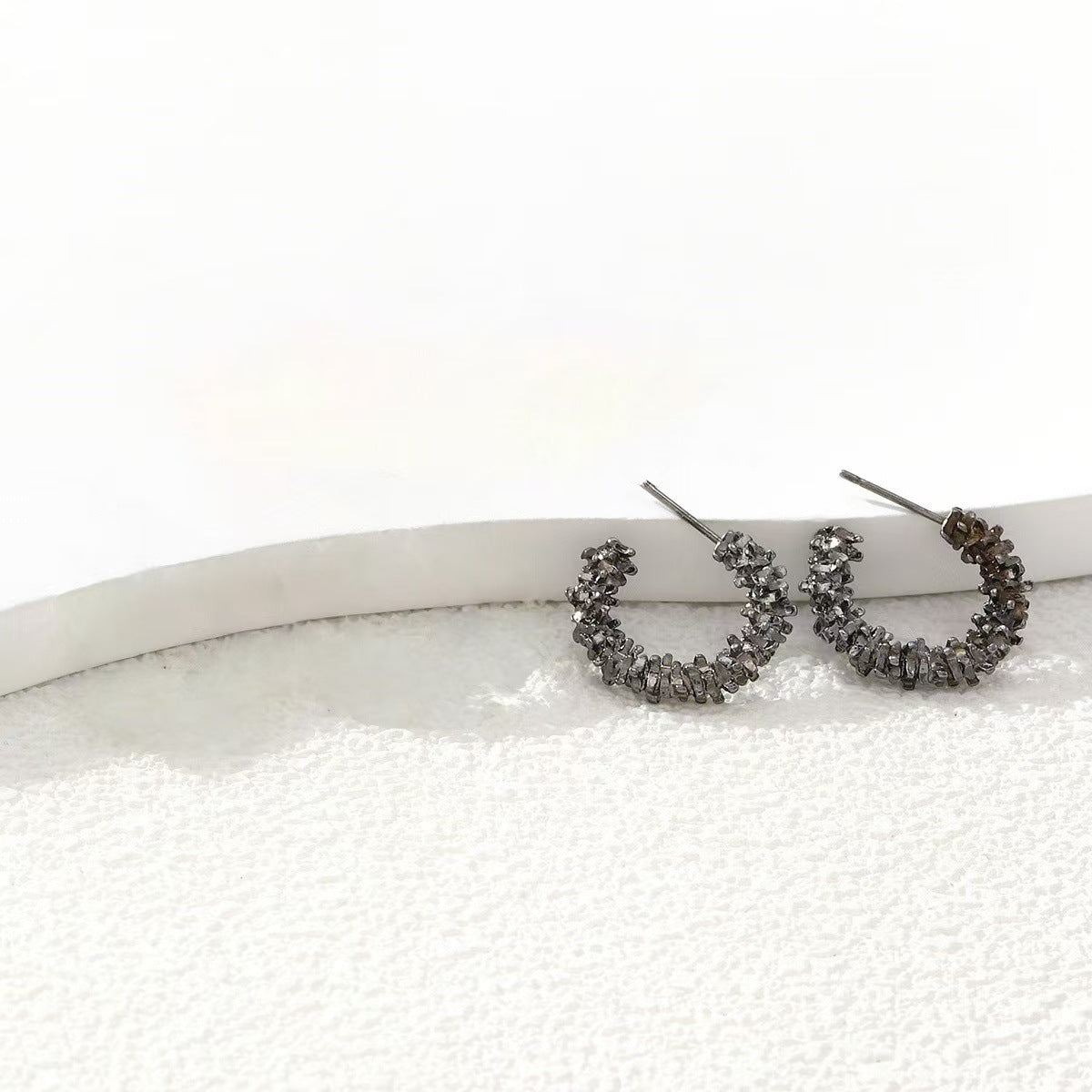 Wholesale Golden crushed stone shaped semi-circular earrings