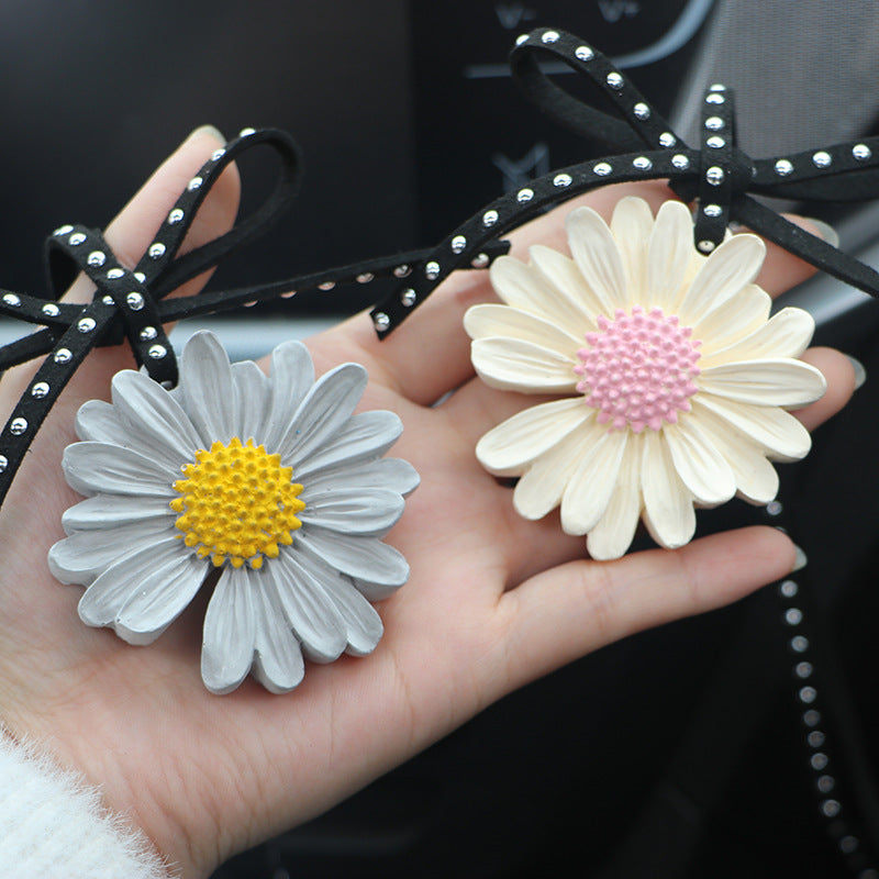Wholesale Daisy Car Fragrance Expanding Stones Pendant