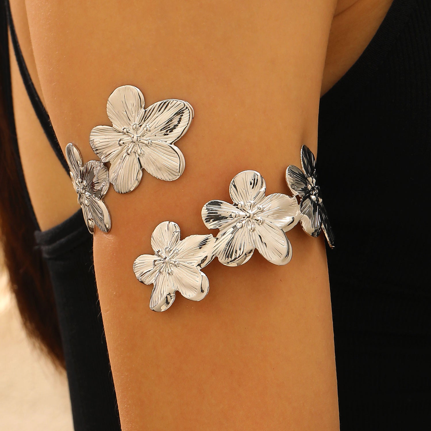 Wholesale Gold Butterfly Rhinestone Open Arm Cuff Metal Flower Hollow Design Fashion Jewelry Accessory Everyday Wear Gift Boutique Resale