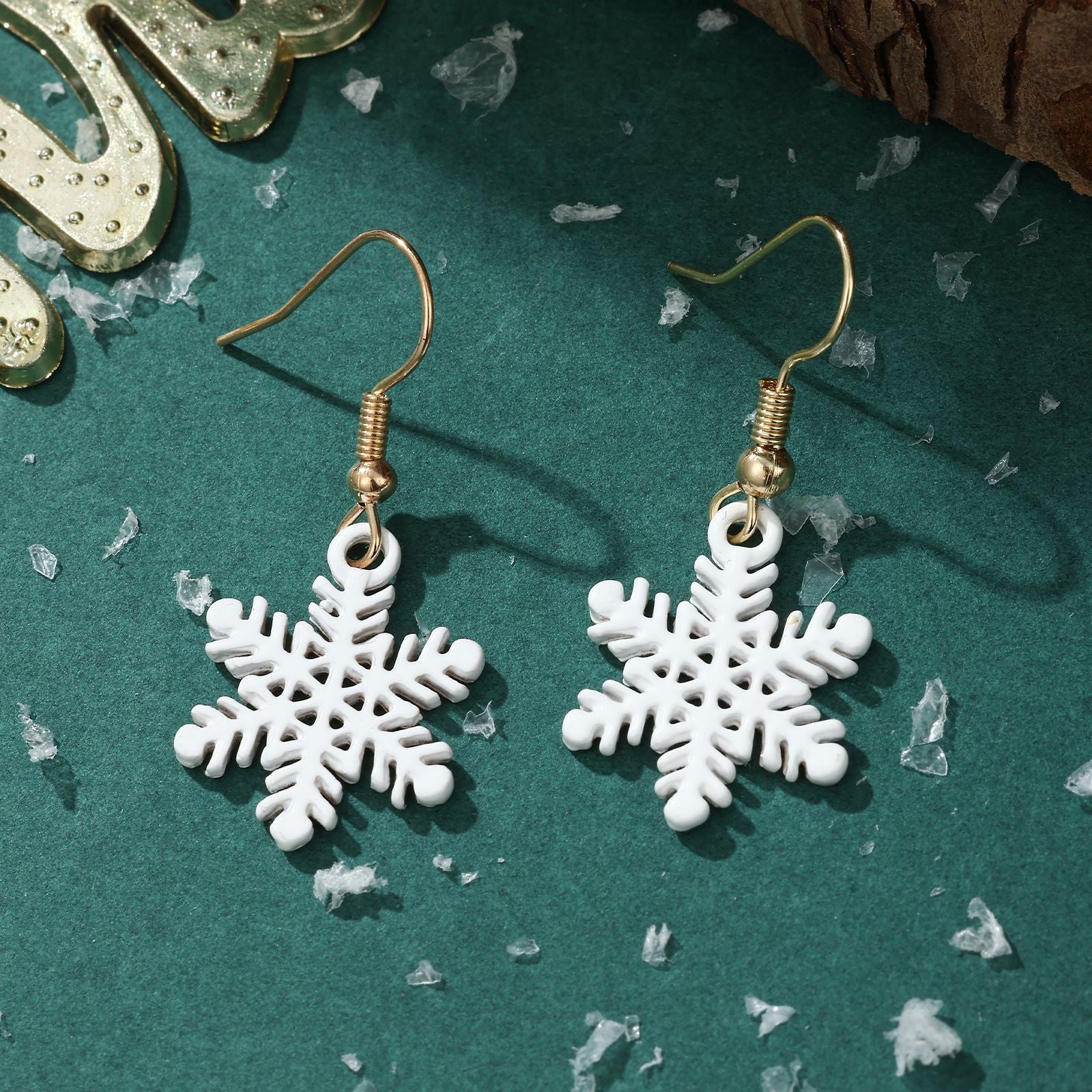 Wholesale Chic Christmas Snowflake Earrings For Women Zinc Alloy Rhinestone Fashion Jewelry Party Gift