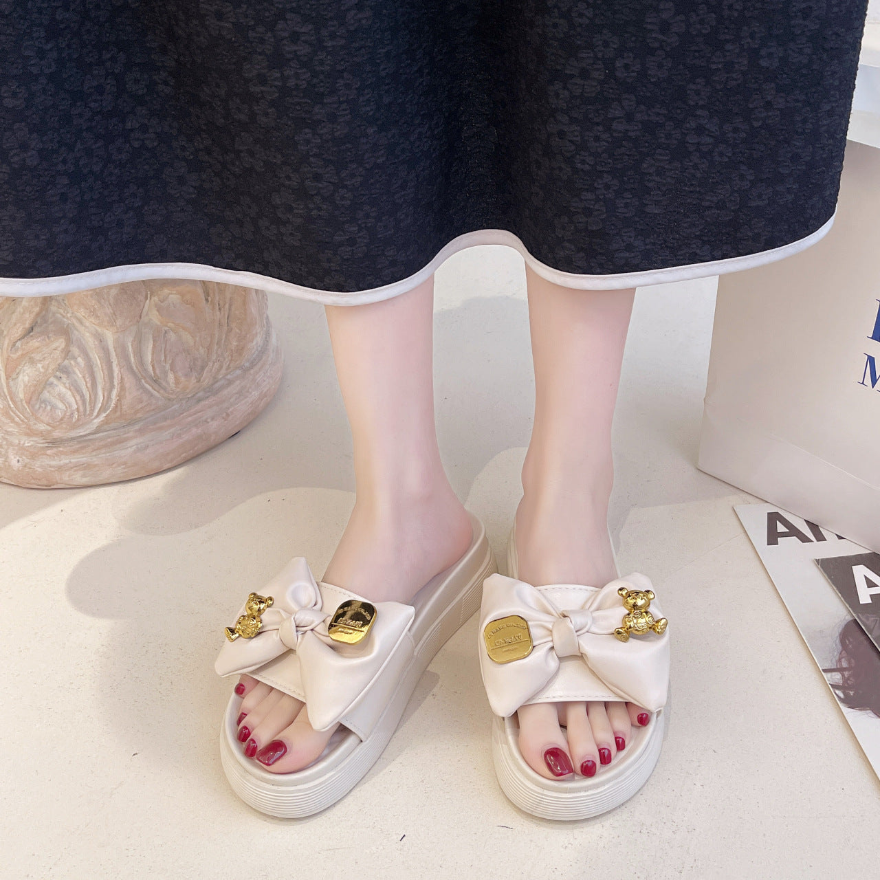 Flip de arco de goma de goma al por mayor zapatillas decorativas de metal