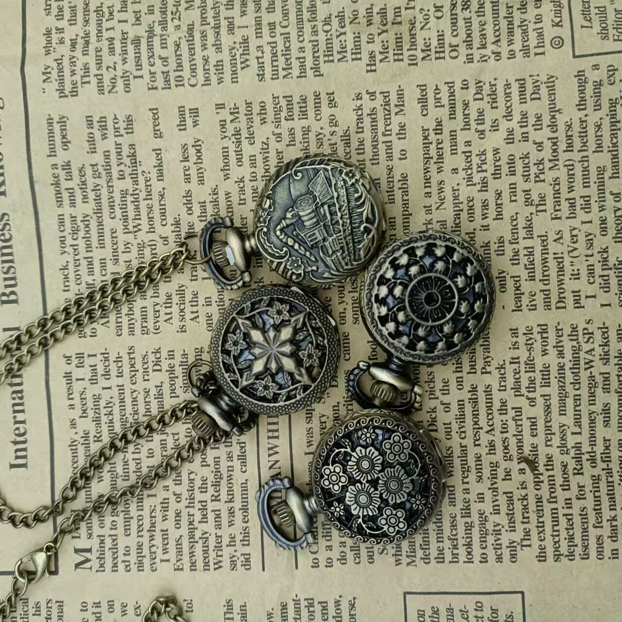 Wholesale Vintage small quartz heart-shaped hollow gear pocket watch