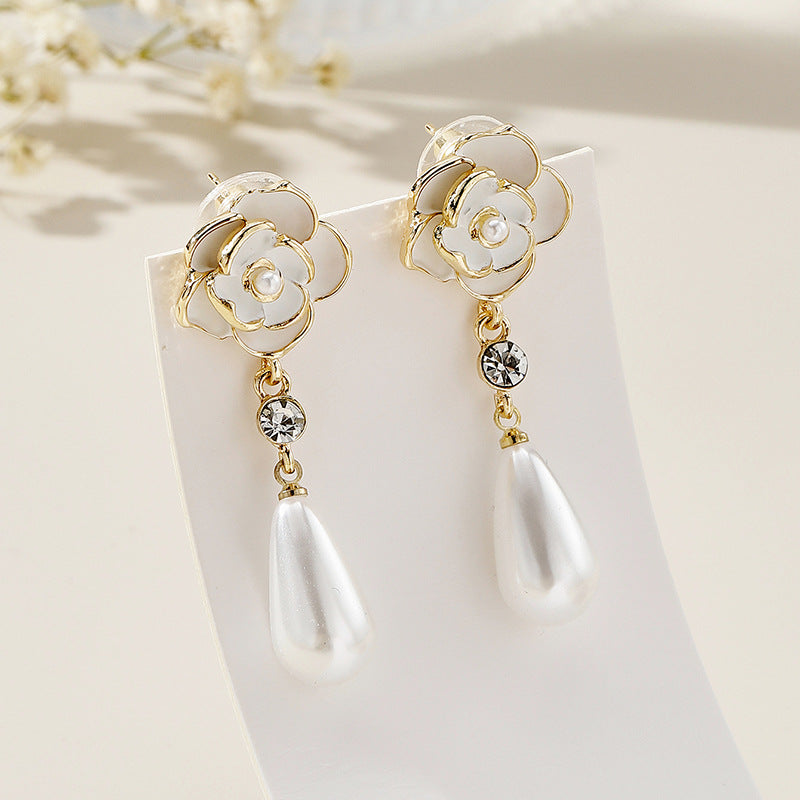 Wholesale Silver Needle Temperament Retro Pearl Camellia Earrings