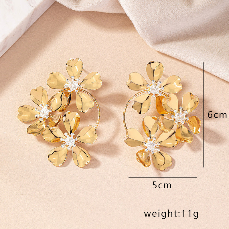 Wholesale Retro Camellia Flower Earrings For Women White Alloy Fashion Jewelry Accessory Everyday Wear Gift