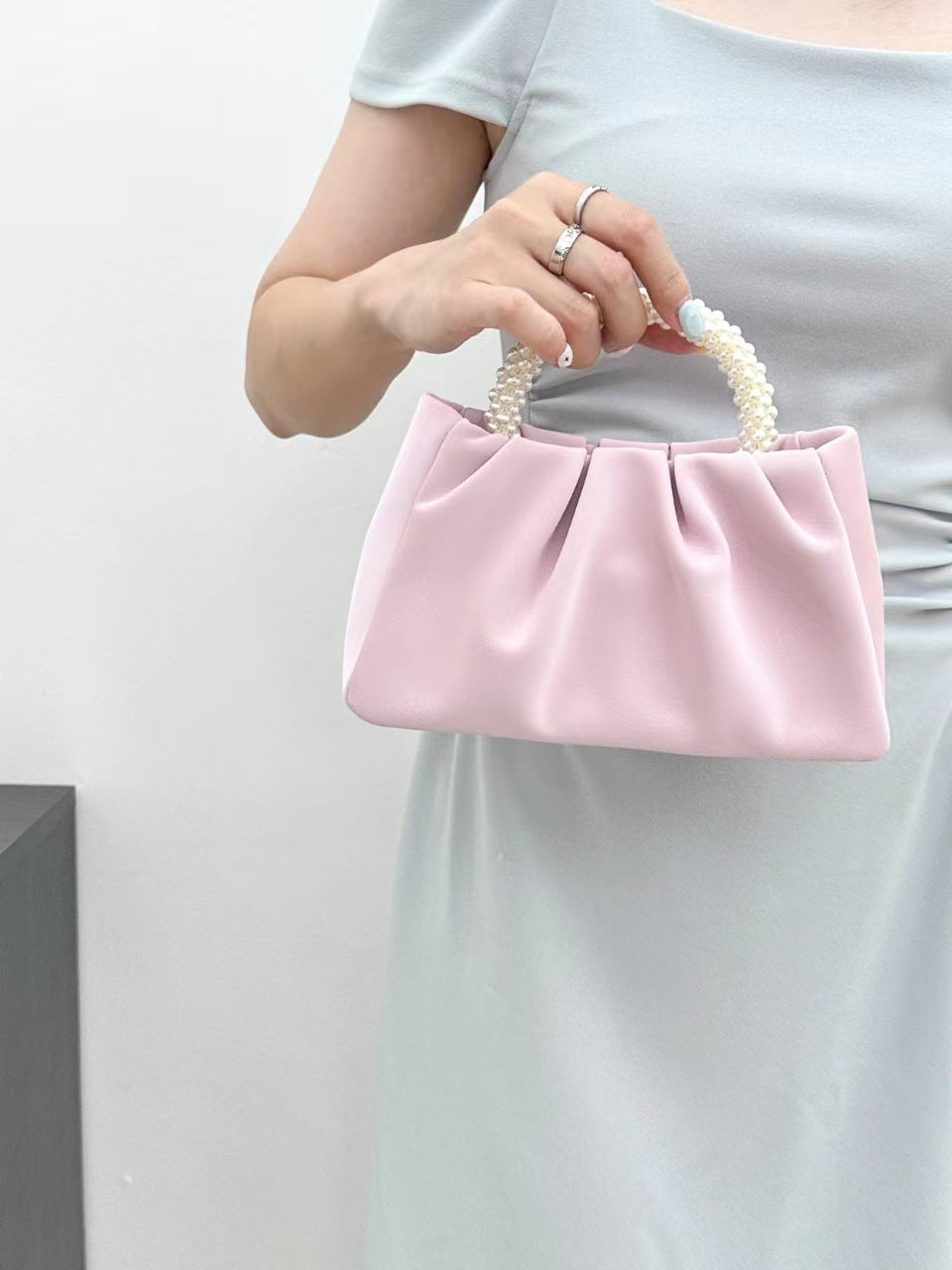 Wholesale Fashion Pleated Pearl Handbag Cloud Bag