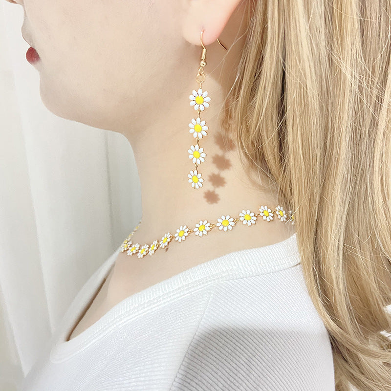 Wholesale Daisy Clavicle Alloy Necklaces