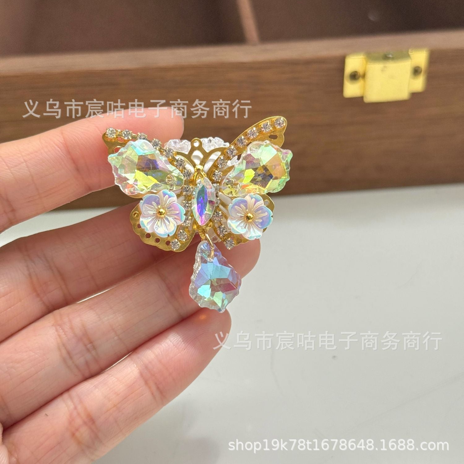 Wholesale 20pcs Super Flash Butterfly Sliding Through Hole Ceramic Mud Beads DIY Beaded