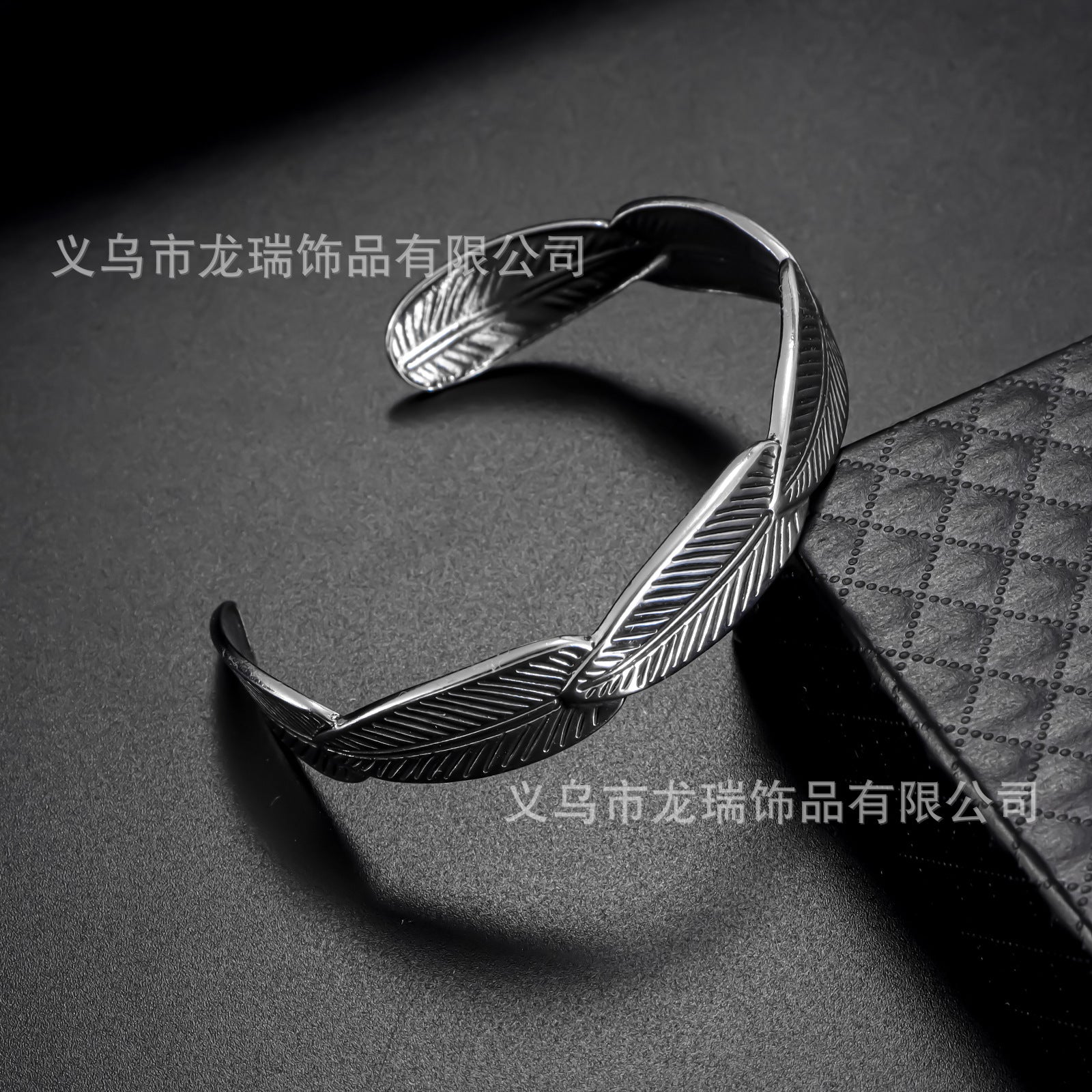 Wholesale Leaf Zinc Alloy Open Bracelet Leaf Men's Adjustable Bracelet