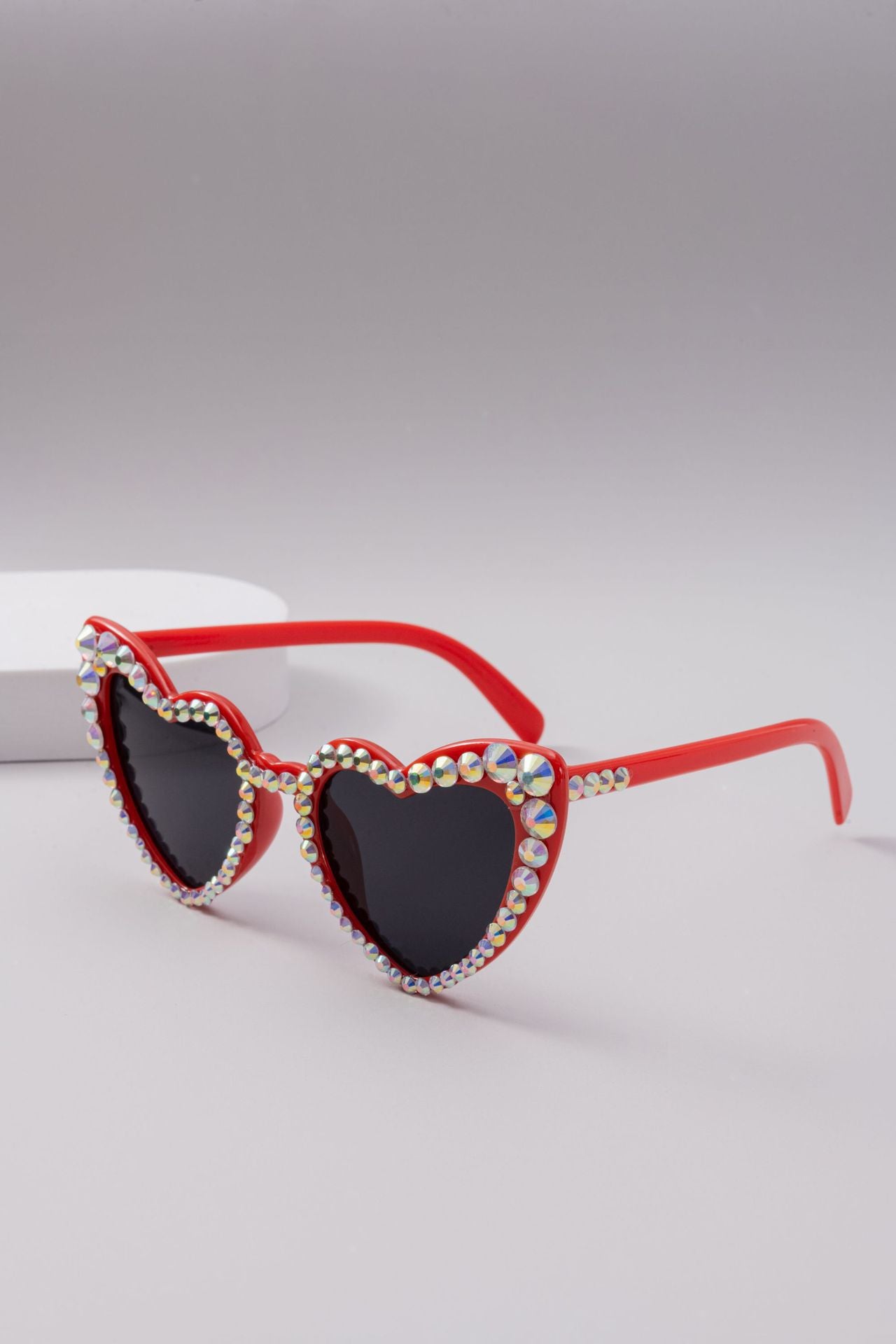 Wholesale Heart-shaped diamond sunglasses, dot diamond handmade glasses 2024 new style women's cute cat-eye
