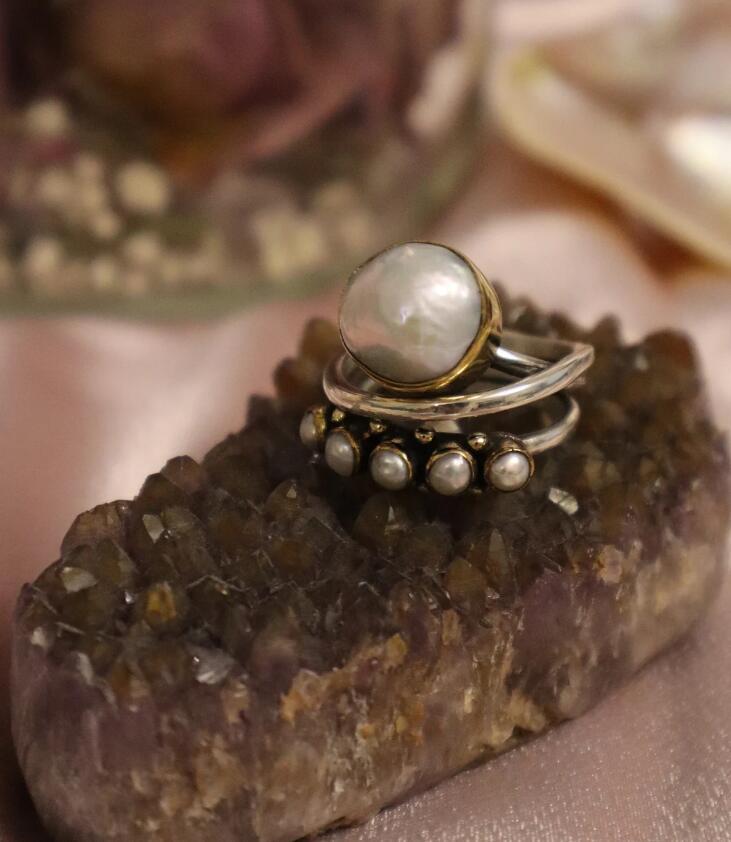 Wholesale Retro Creative New Large Pearl Inlaid Diamond Open Ring
