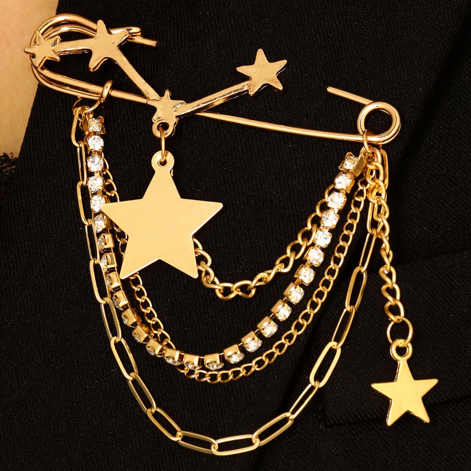 Wholesale Electroplated Alloy Heart Brooch Pin With Chain Tassel Unisex Punk Style Suit Coat Accessory