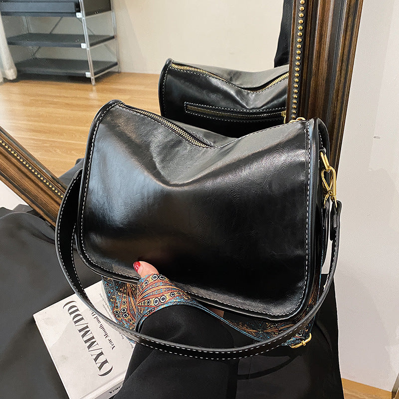 Wholesale 2023 Autumn Oil Wax Leather Large Capacity Retro Shoulder Bag