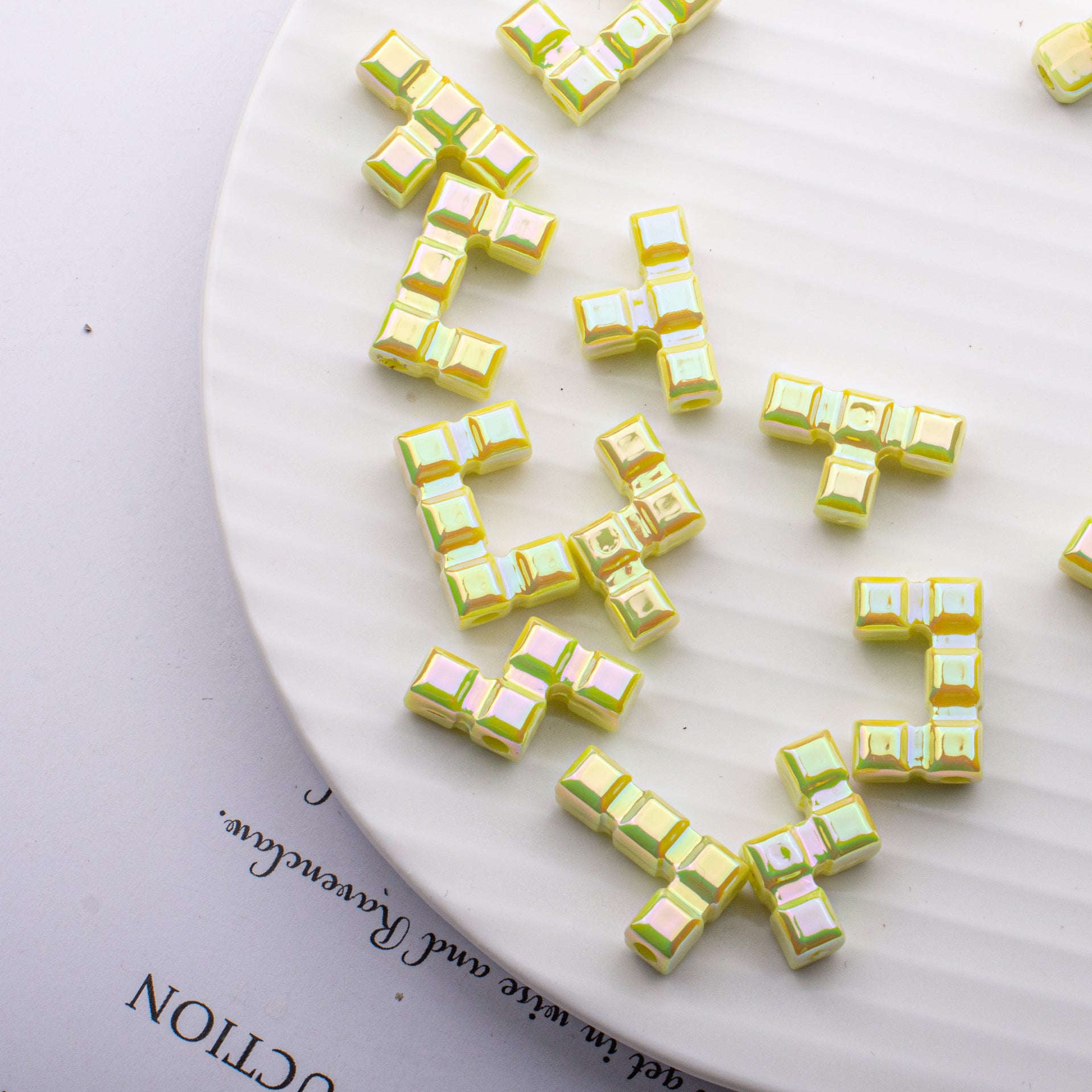 Wholesale Acrylic Cartoon Owl Head Straight Hole Beads