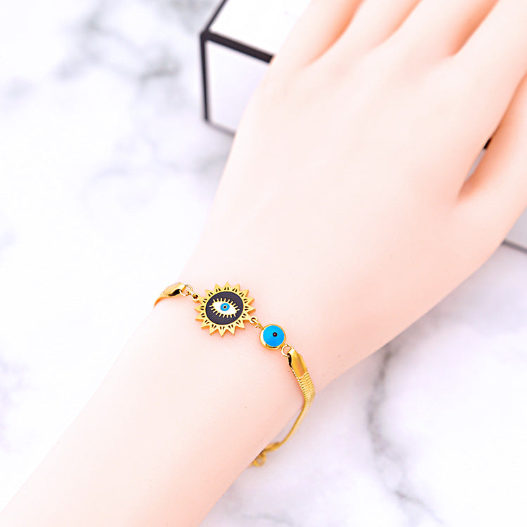 Wholesale Blue Eyes Bracelet Titanium Steel Flower Sun Sticky Diamond Portrait Round Bracelet