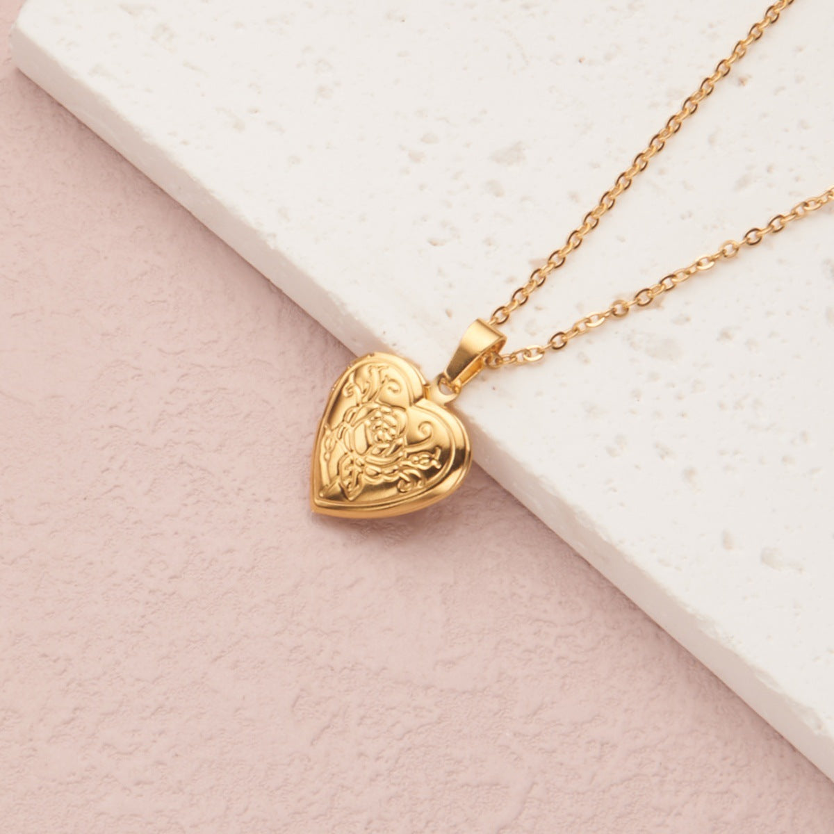 Wholesale Stainless Steel Necklace Gold Heart Pattern Frame Box Pendant O-Chain
