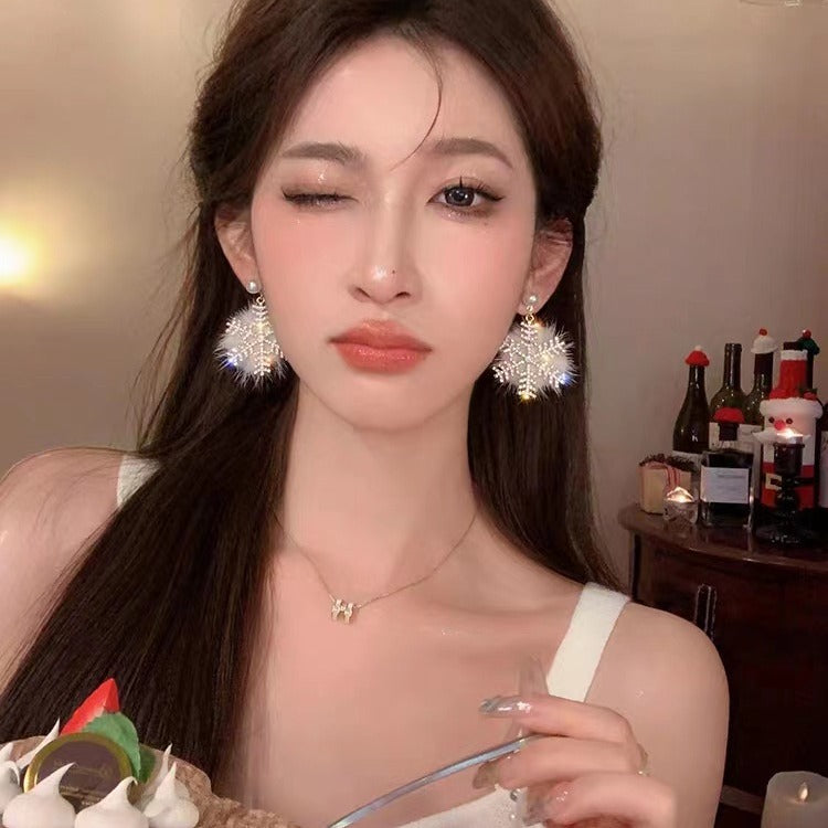 Wholesale Christmas non-pierced pearl exaggerated snowflake ear clips