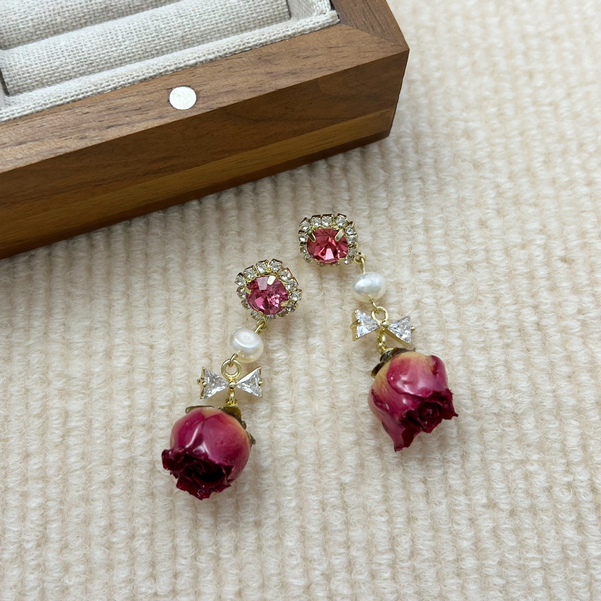 Wholesale Elegant Temperament Everlasting Flower Retro Forest Pearl Rose Earrings