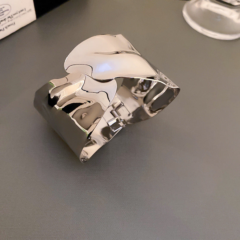 Wholesale Irregular Metal Pleated Open Bracelet