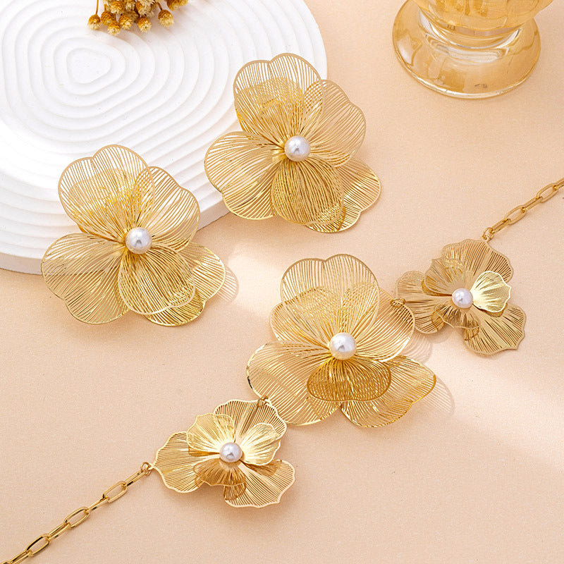 Wholesale 3D Hollowed Flower Design Women S Alloy Electroplated Jewelry Set Elegant Chic Boutique Accessory For Resale