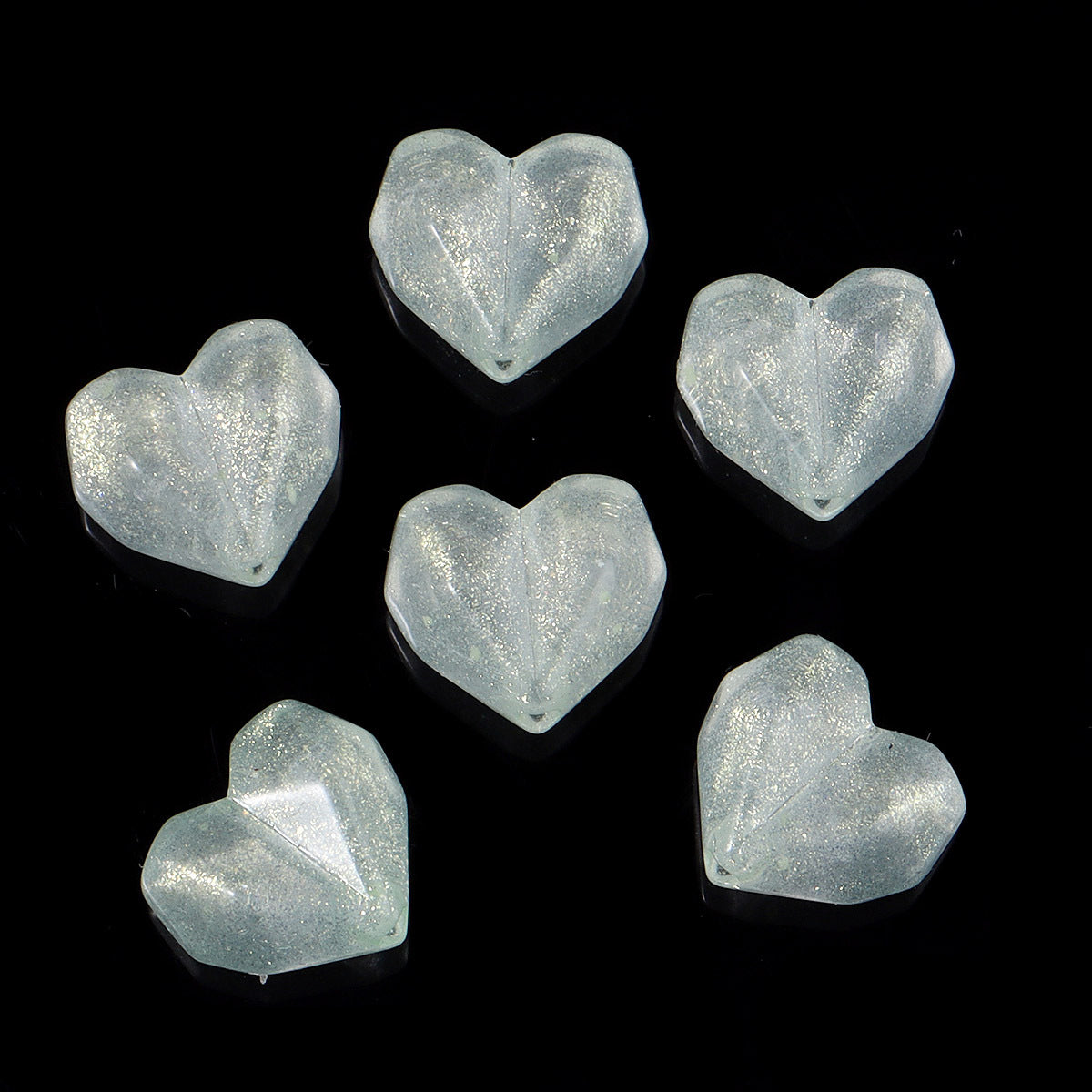 Wholesale Random 100pcs luminous colored cut three-dimensional heart-shaped acrylic beads