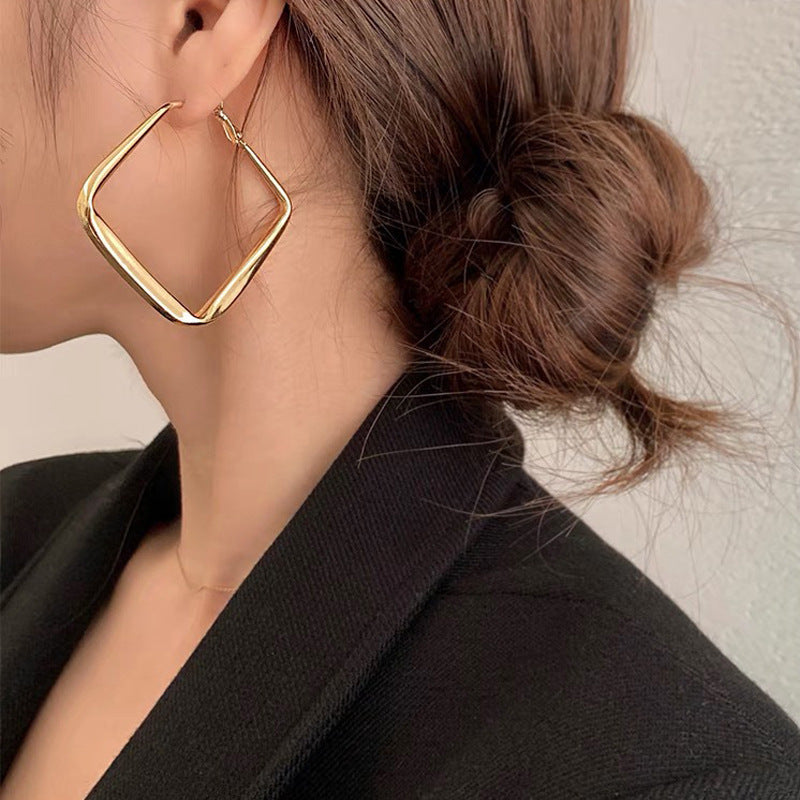 Wholesale Trendy Gold Hoop Earrings Women Chic Geometric Design Fashion Accessory Gift Boutique Resale