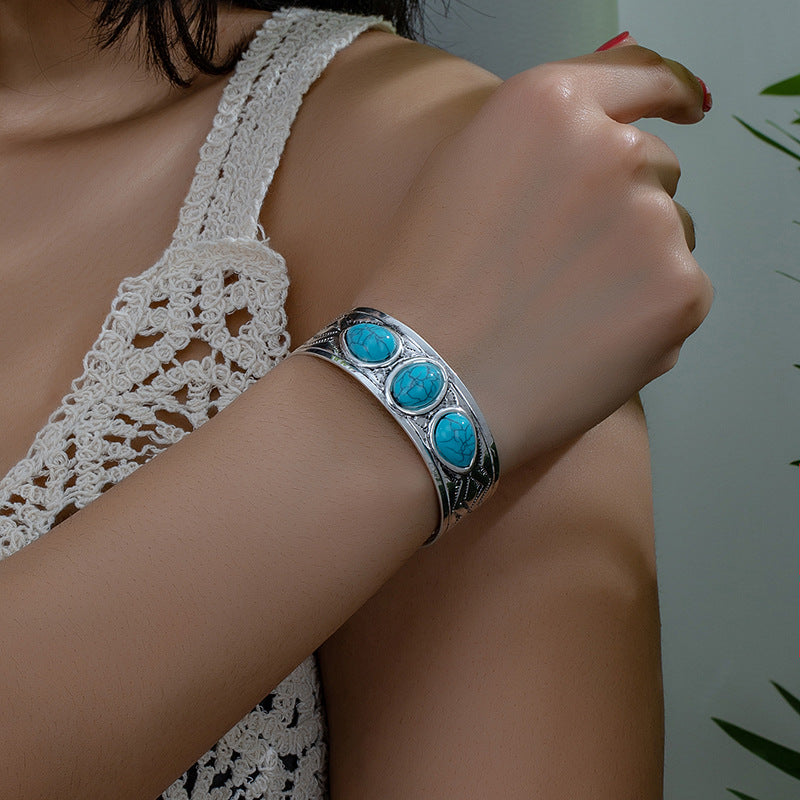 Wholesale Retro Silver Tone Electroplated Iron Bracelet Trendy Jewelry Accessory For Women Gift