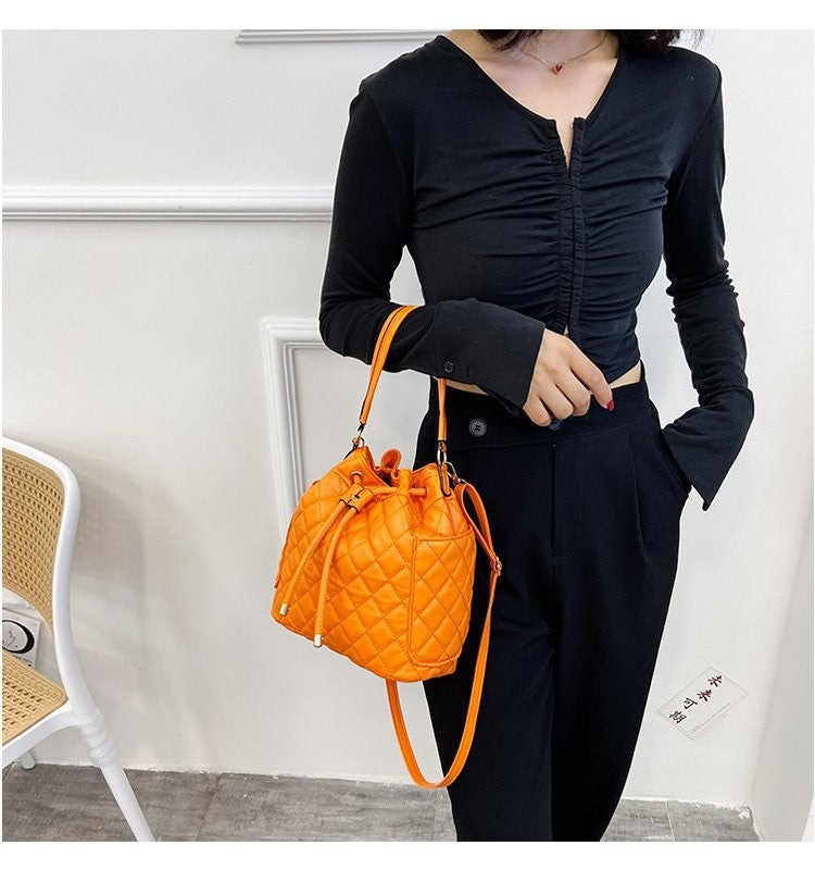 Wholesale Lingge PU Single Shoulder Crossbody Bag