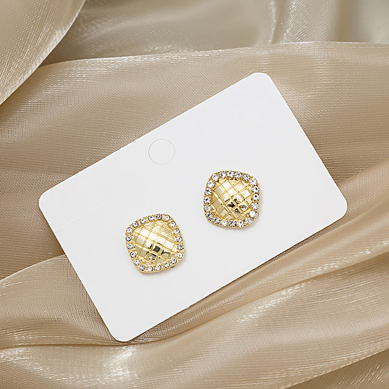 Wholesale ins personality retro French flower heart earrings